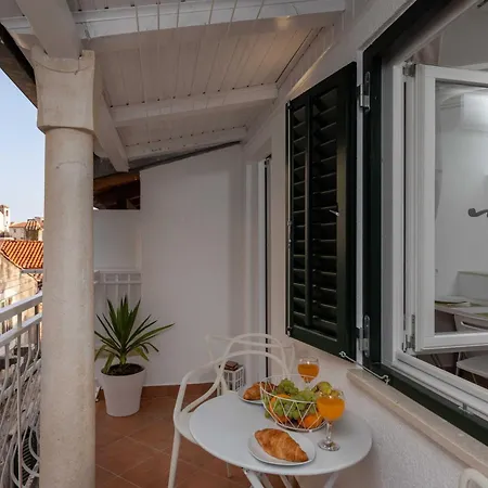 Palmotta Old Town House